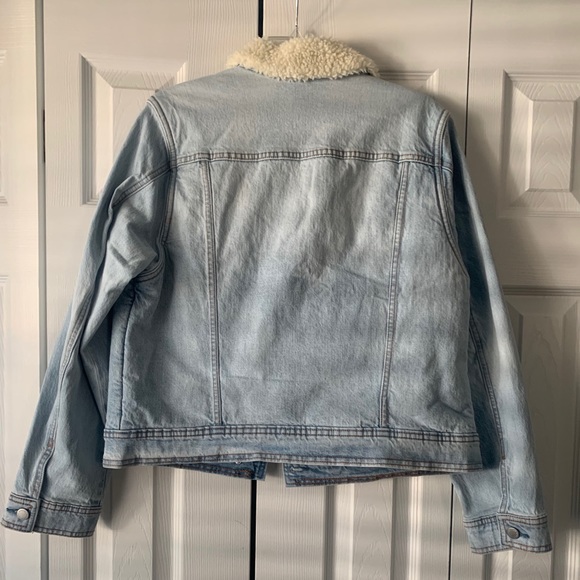 COPY - NWT Universal Thread Light Wash Jean Jacket - Picture 2 of 6